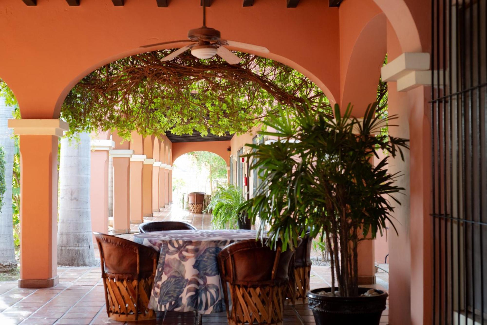 Hotel Hacienda Cazadores Navojoa Exterior photo