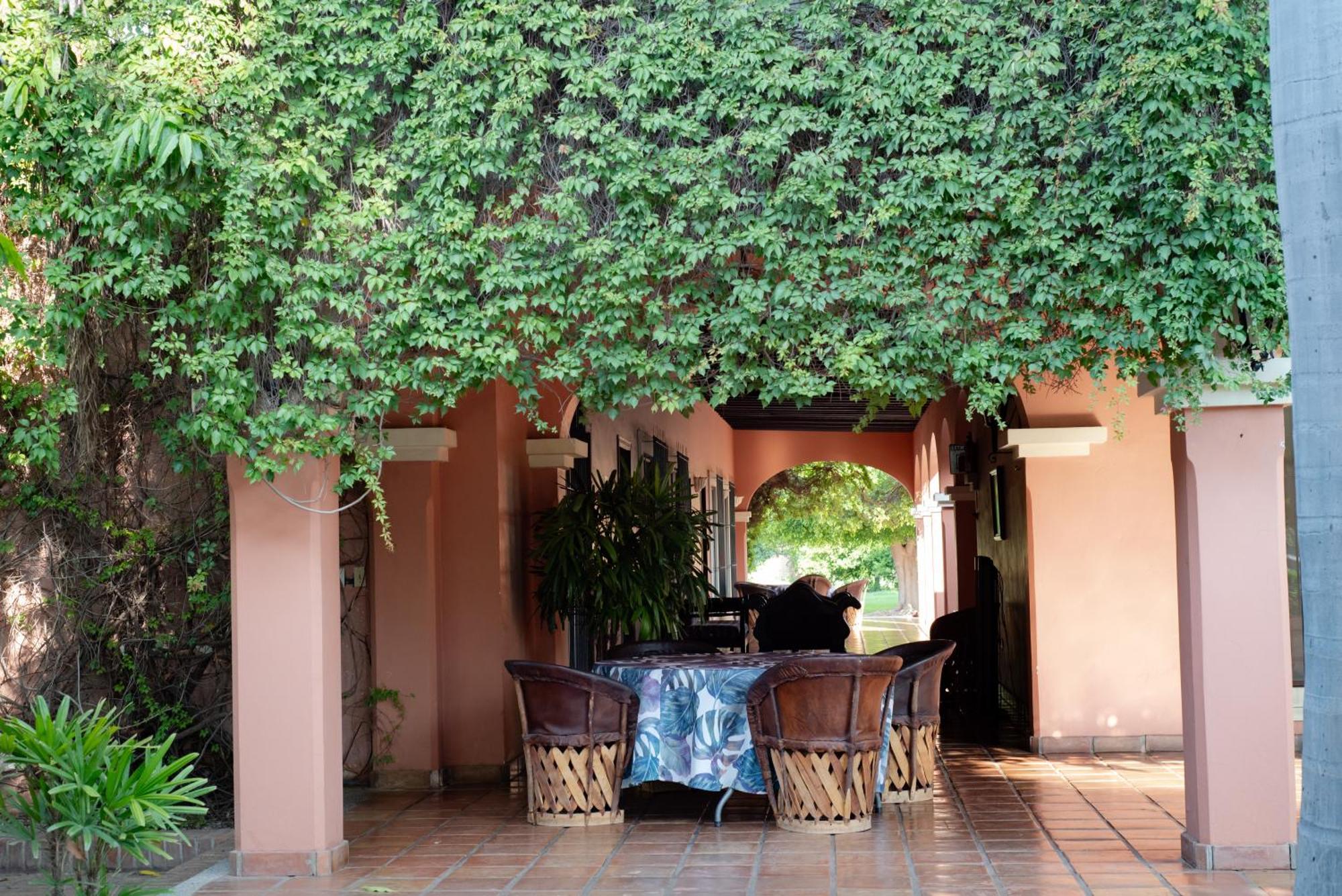 Hotel Hacienda Cazadores Navojoa Exterior photo